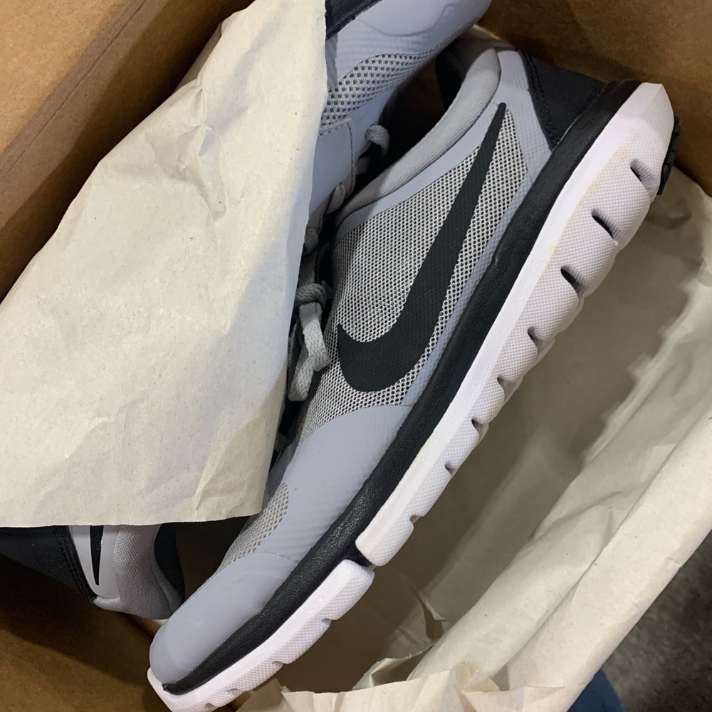 Nike Flex Experience RN 6 Athletic Shoe 3147 - Picture 2 of 9